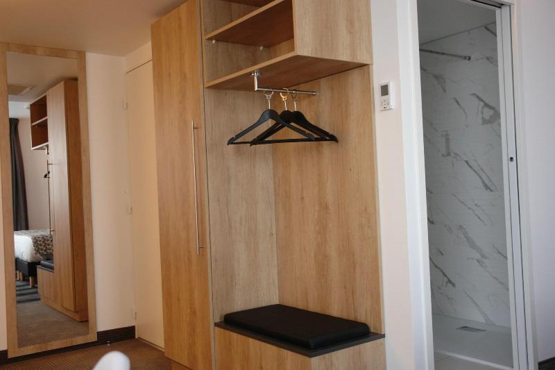 Brit Hotel Confort Лош Екстер'єр фото