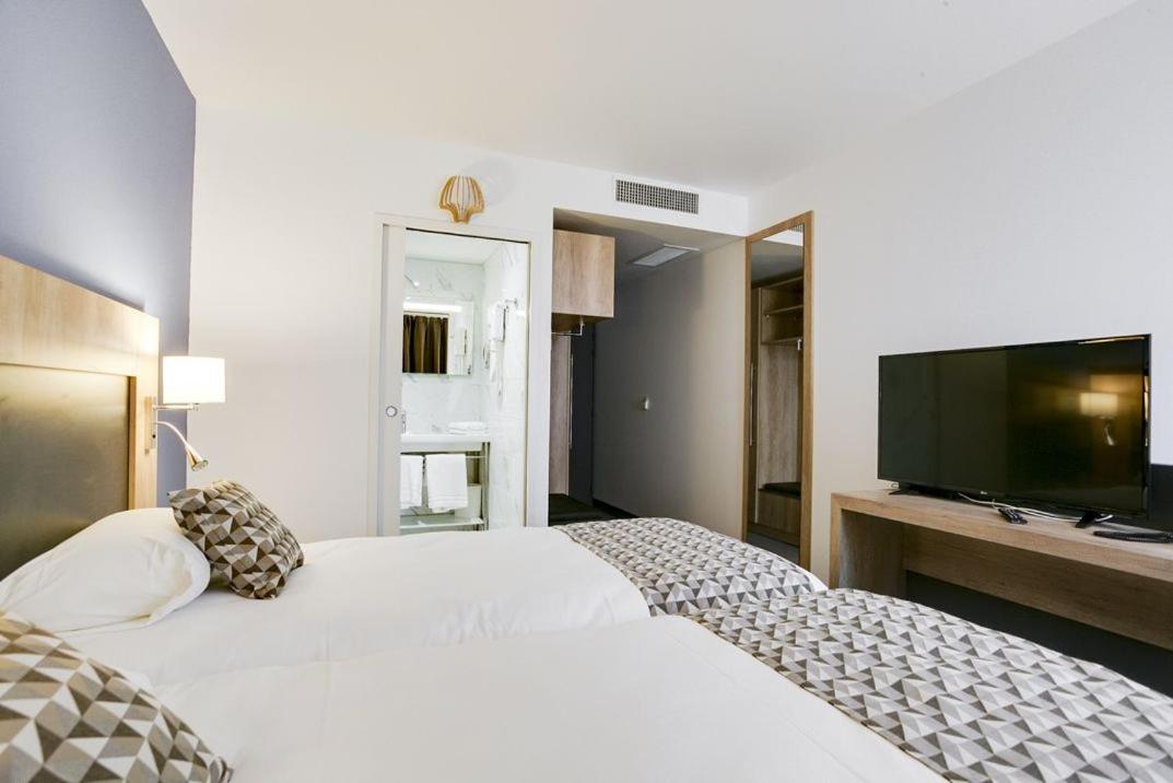 Brit Hotel Confort Лош Екстер'єр фото